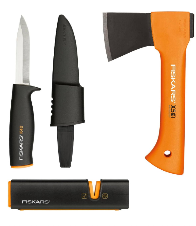 Fiskars Set para Estufa de Chimenea, Hacha de recreo X5-XXS, 23 cm, Afilador de hachas y cuchillos Xsharp, Cabeza de afilado de cerámica, Cuchillo universal K40, Incluye funda, 22,5 cm, 1057913.