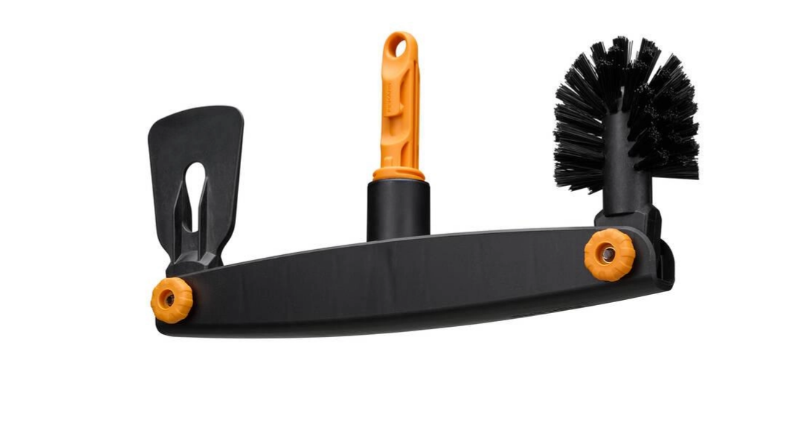 Fiskars OneClick Limpiador de Canalones, Accesorio con Raspador y Cepillo, Óptima Precisión, Cambio Sin Esfuerzo en 1 Clic, Ángulo Ajustable, Negro y Naranja, 1080698