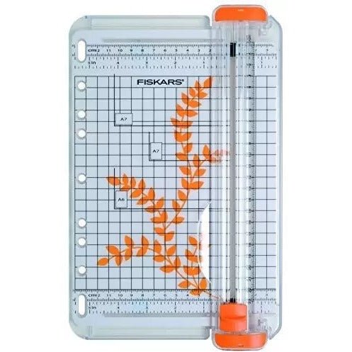 Fiskars Cizalla para papel portátil, A5, Con guía de la línea de corte, SureCut, 1004637 - Ferrotecnia