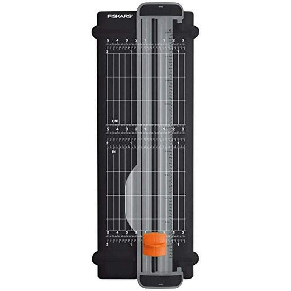 Fiskars Cizalla para papel reciclada, A5, Cuchilla de Acero Inoxidable, Ecológica, 1004723