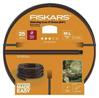 Fiskars Manguera de riego M-L, Tamaño universal, Protegido contra los rayos UV, Probado a presión, Nivel de rigidez a la torsión 3 (sobre 5), 25 m, Ø 1,9 (3/4''), 5 kg, Negro/Rojo, 1027100