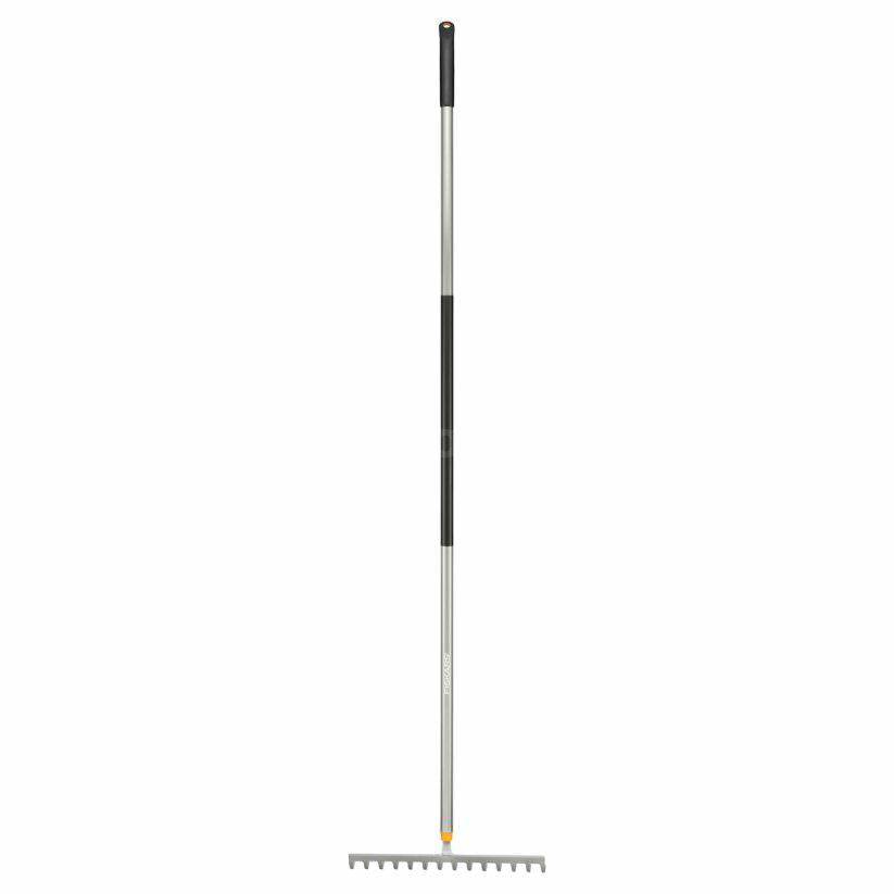 Fiskars Rastrillo con 14 Púas, Ergonómico, Longitud: 154 cm, Anchura: 30 cm, Púas de Acero al Boro Endurecido/Mango de Aluminio, Negro/Gris, 1077113