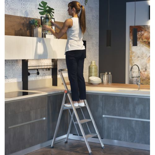 Mini escalera ultra delgada de aluminio Slim de GIERRE - Ferrotecnia