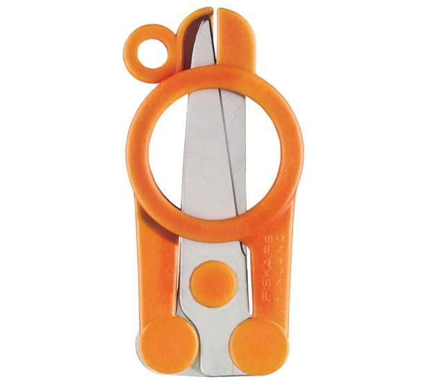 Fiskars Tijeras plegables, Longitud: 11 cm, Para diestros y zurdos, Hoja de acero inoxidable/Mangos de plástico, Naranja, Classic, 1005134