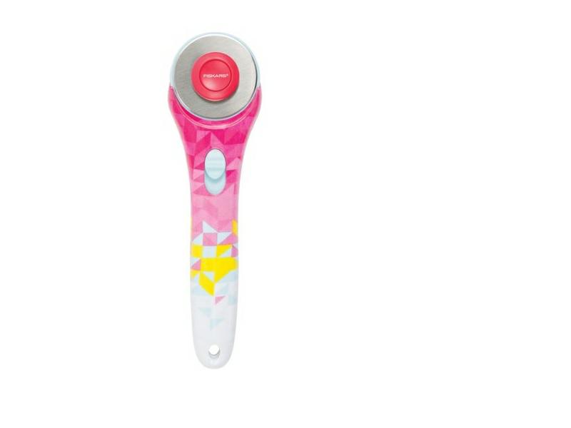 Fiskars Cúter Rotatorio, Para el corte de Tejidos, Para Diestros y Zurdos, Mango recto y redondeado, 1023908