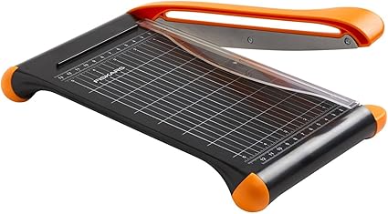 Fiskars Cortadora de Papel de Palanca, Formato Vertical A5, Formato Horizontal A4, Cuchilla Autoreafilable, Con Protector para los Dedos, Bypass, Materiales Reciclados, 1077982