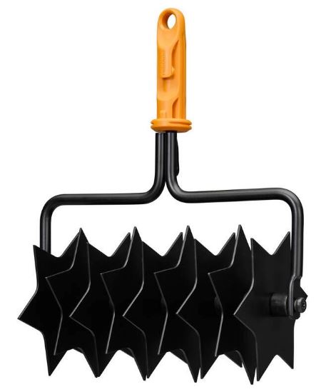 Fiskars OneClick Aireador de Césped en Estrella, Accesorio para Airear y Revitalizar el Suelo, Cambio en 1 Clic, Cuchillas de Acero Endurecido, Negro y Naranja, 1080688