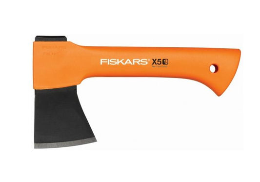 Fiskars Hacha pequeña de camping con estuche de almacenamiento y transporte, Longitud: 23 cm, Capa antiadherente, Peso: 564 g, Cuchilla de acero/Mango de plástico reforzado, Naranja