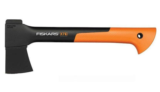 Fiskars Hacha pequeña universal, Longitud: 35,5 cm, Capa antiadherente, Cuchilla de acero/Mango de fibra de vidrio, Negro/Naranja, X7-XS, 1015618