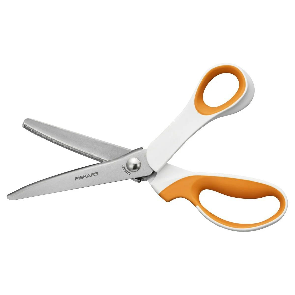 Fiskars Tijeras Dentadas, Longitud: 24,2 cm, Para Diestros, Hoja de Acero Inoxidable/Mango de Plástico, Blanco/Naranja, SoftGrip, 1070024