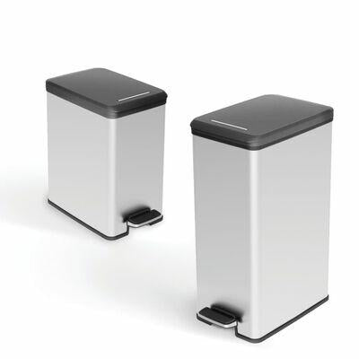 Curver Decobin Slim con pedal 25L, diseño compacto que ahorra espacio con tapa de cierre automático, adecuada para cocinas y espacios pequeños, metálico plateado/negro