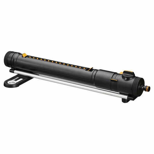 Fiskars Serie X Aspersor oscilante S-M, incluye filtro desmontable y herramienta para limpieza de boquillas, aspersor para áreas de 150-300 m², negro/naranja, 1070832