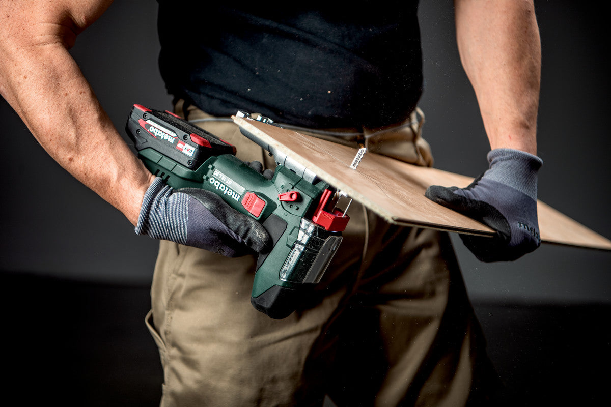 Metabo 601047840 - Sierra de calar de batería ST 18 L 90