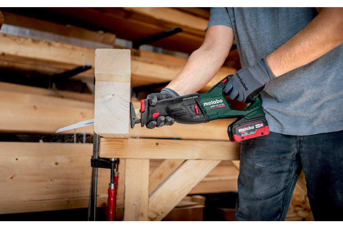 Metabo 601617840 - Sierra de sable de batería SSEP 18 LT BL