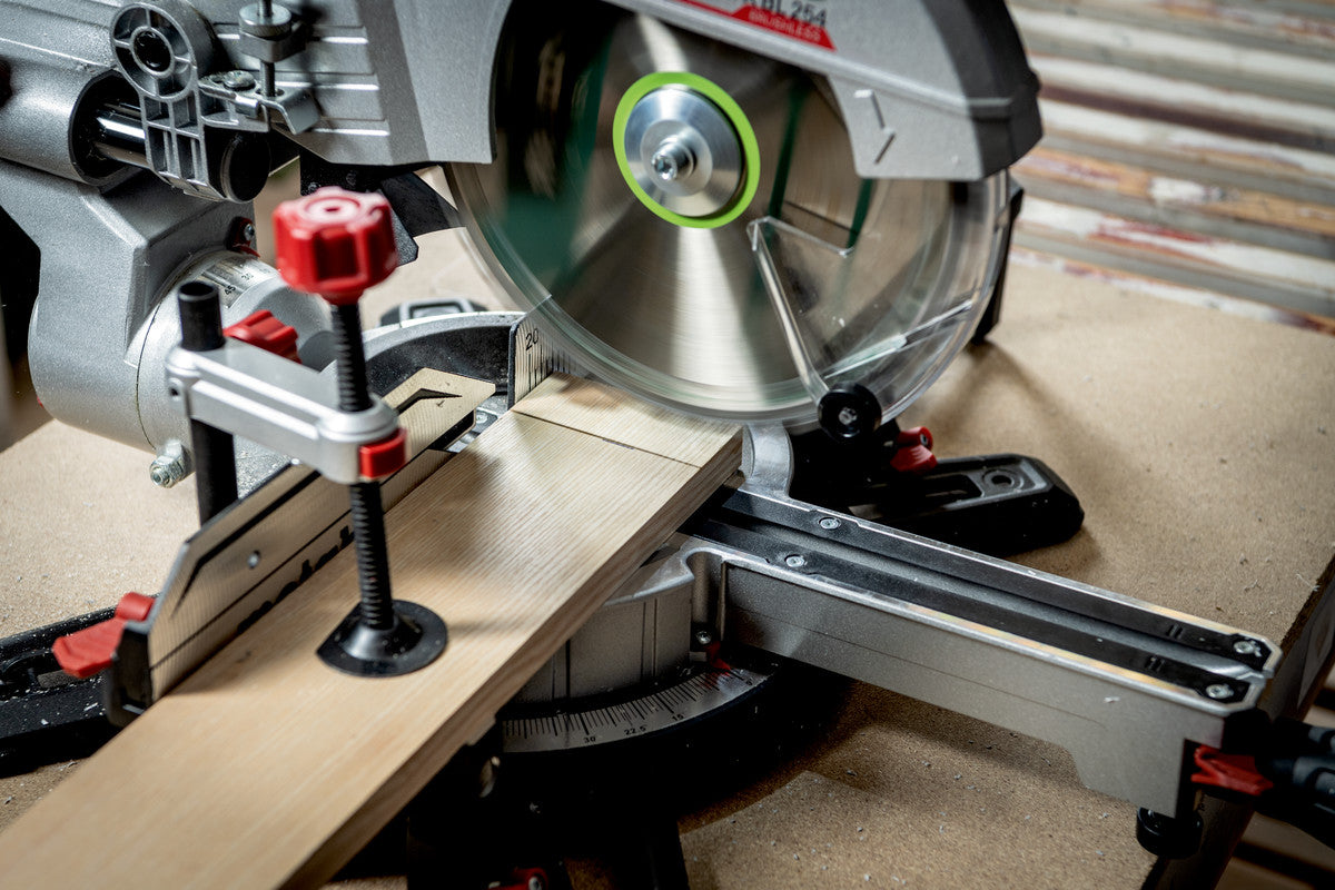 Metabo 614216850 - Ingletadora de batería KGS 18 LTX BL 216