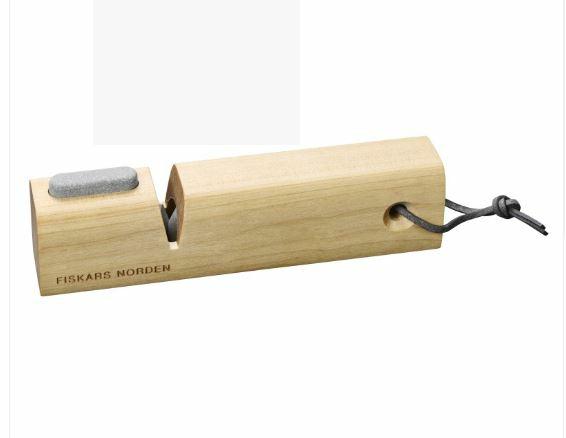 Fiskars Norden 1071898 - Afilador de cuchillos y hacha, piedra de afilar y afilar de cerámica, madera de abedul con certificación FSC