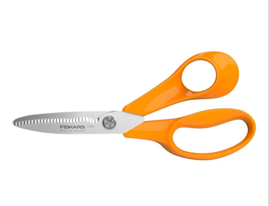 Fiskars Tijeras de jardinería Classic, Cuchillas dentadas, Para Diestros, Longitud total: 18,7 cm, Tornillo Torx mejorado y mango más ergonómico, Acero/Plástico, Naranja, 1075052