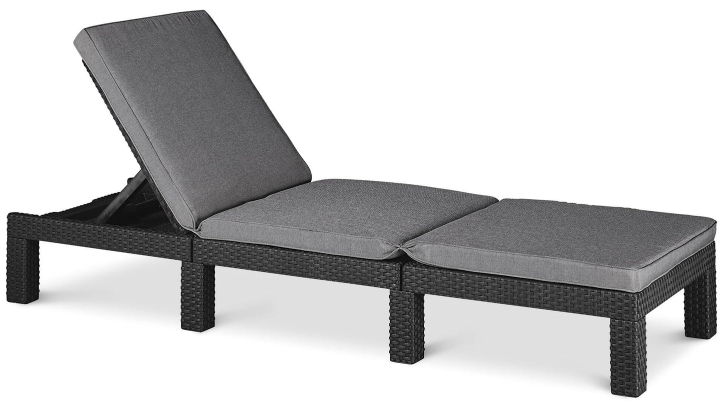 Keter Daytona Deluxe-Tumbona de Jardín, para Exterior terrazas, Patios, Jardines, con Respaldo reclinable en 4 Posiciones, Estructura Reforzada con cojín Incluido, Color Gris