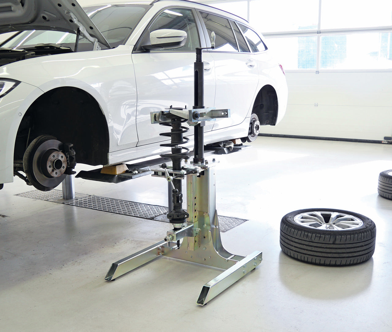 GEDORE Automotive KL-5501-500 - Structure de travail mobile pour tendeurs de ressorts stationnaires