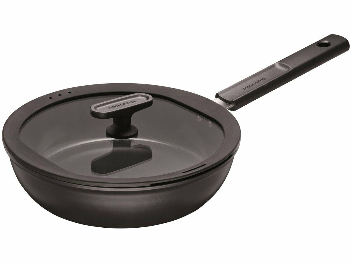 Fiskars Sartén con Tapa, Hard Face, Diámetro 26 cm, Capacidad: 2,8 litros, Apta para todas las placas, Revestimiento antiadherente, Resistente a los arañazos, Aluminio/plástico, Negro, 1075529