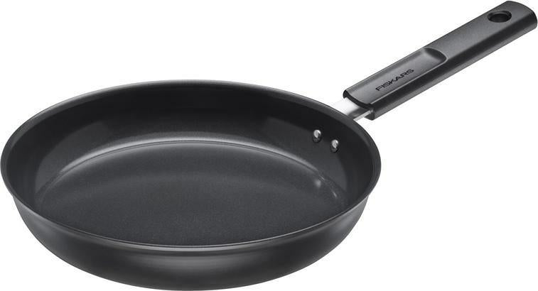 Fiskars Sartén, Hard Face, Diámetro 24 cm, Apta para Todas las Cocinas, Revestimiento Antiadherente, Resistente a los Arañazos, Aluminio/Plástico, Negro, 1075458