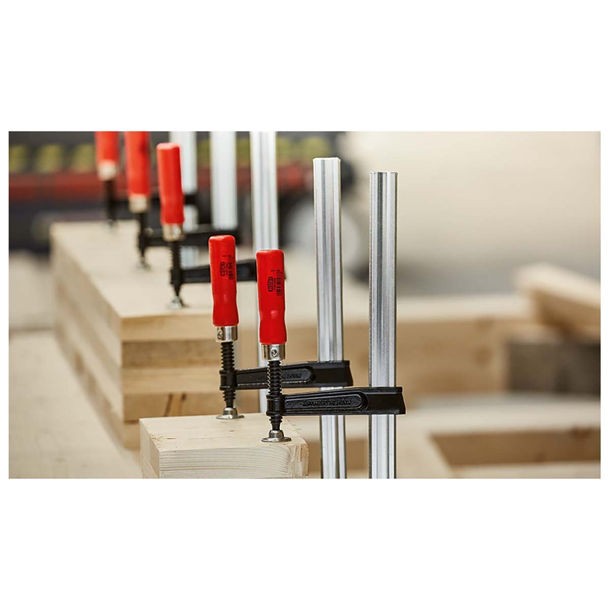 Bessey TKPN50BE - Tornillo de apriete reforzado con mango de madera Bessey TKPN - BE 500/120 - Ferrotecnia