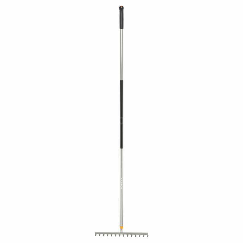Fiskars Rastrillo con 14 Púas, Ergonómico, Longitud: 154 cm, Anchura: 30 cm, Púas de Acero al Boro Endurecido/Mango de Aluminio, Negro/Gris, 1077113
