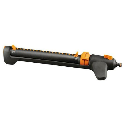 Fiskars Aspersor oscilante, Con válvula On/Off, Tamaño universal, Alcance de hasta 17 x 21 m, Negro/naranja, On/Off, 1027028