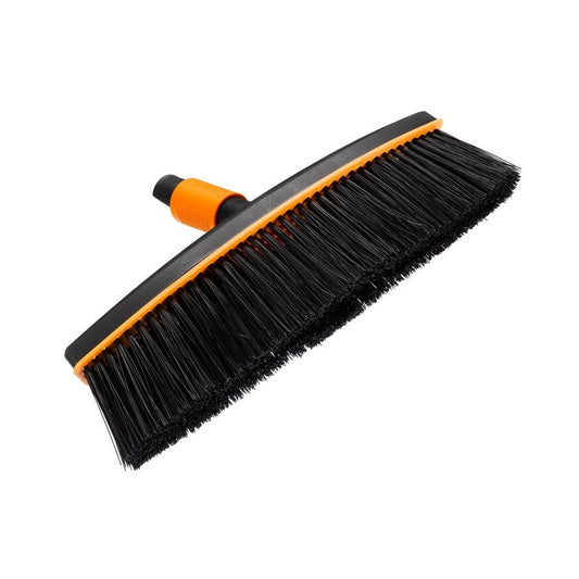 Fiskars Cepillo de exterior, Cabezal de herramienta QuikFit, Ancho: 38 cm, Cerdas de polipropileno, Negro/Naranja, QuikFit, 1001416