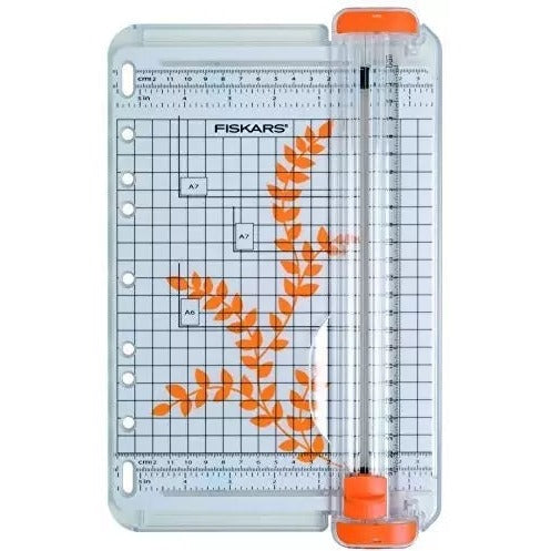 Fiskars Cizalla para papel portátil, A5, Con guía de la línea de corte, SureCut, 1004637