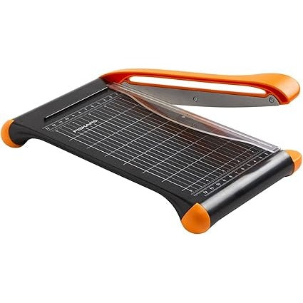 Fiskars Cortadora de Papel de Palanca, Formato Vertical A5, Formato Horizontal A4, Cuchilla Autoreafilable, Con Protector para los Dedos, Bypass, Materiales Reciclados, 1077982