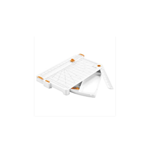 Fiskars Cortadora de Papel Grande con Compartimento de Almacenamiento, SureCut, Formato Vertical A4, Formato Horizontal A3, Guía de Corte, Incluye 3 Cuchillas de Corte TripleTrack con Titanio, 1077981