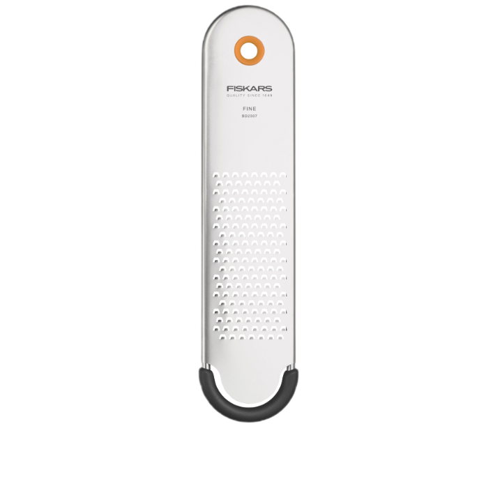 Fiskars Functional Form Rallador fino, Rallador de queso para parmesano y quesos duros, Protector de cuchilla, Cuchilla de acero inoxidable/Mango de plástico, Gris/Negro/Naranja, 1079967