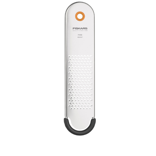 Fiskars Functional Form Rallador fino, Rallador de queso para parmesano y quesos duros, Protector de cuchilla, Cuchilla de acero inoxidable/Mango de plástico, Gris/Negro/Naranja, 1079967