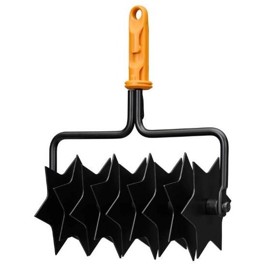 Fiskars OneClick Aireador de Césped en Estrella, Accesorio para Airear y Revitalizar el Suelo, Cambio en 1 Clic, Cuchillas de Acero Endurecido, Negro y Naranja, 1080688