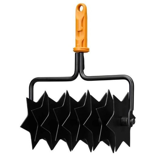 Fiskars OneClick Aireador de Césped en Estrella, Accesorio para Airear y Revitalizar el Suelo, Cambio en 1 Clic, Cuchillas de Acero Endurecido, Negro y Naranja, 1080688