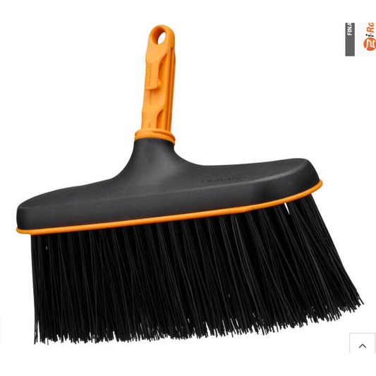 Fiskars OneClick Escoba Multiusos, Accesorio Universal para Diversas Tareas de Limpieza, Cambio en 1 Clic, Cerdas Duras y Suaves, Negro y Naranja, 1080701