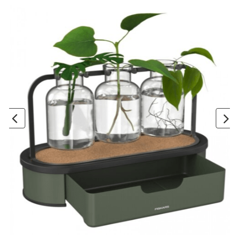 Fiskars Urban Plant Care Estación de Cultivo, para hasta 3 esquejes, 3 Recipientes de Vidrio y Soporte metálico con Base de Almacenamiento, Verde Oliva, 1080912 - Ferrotecnia