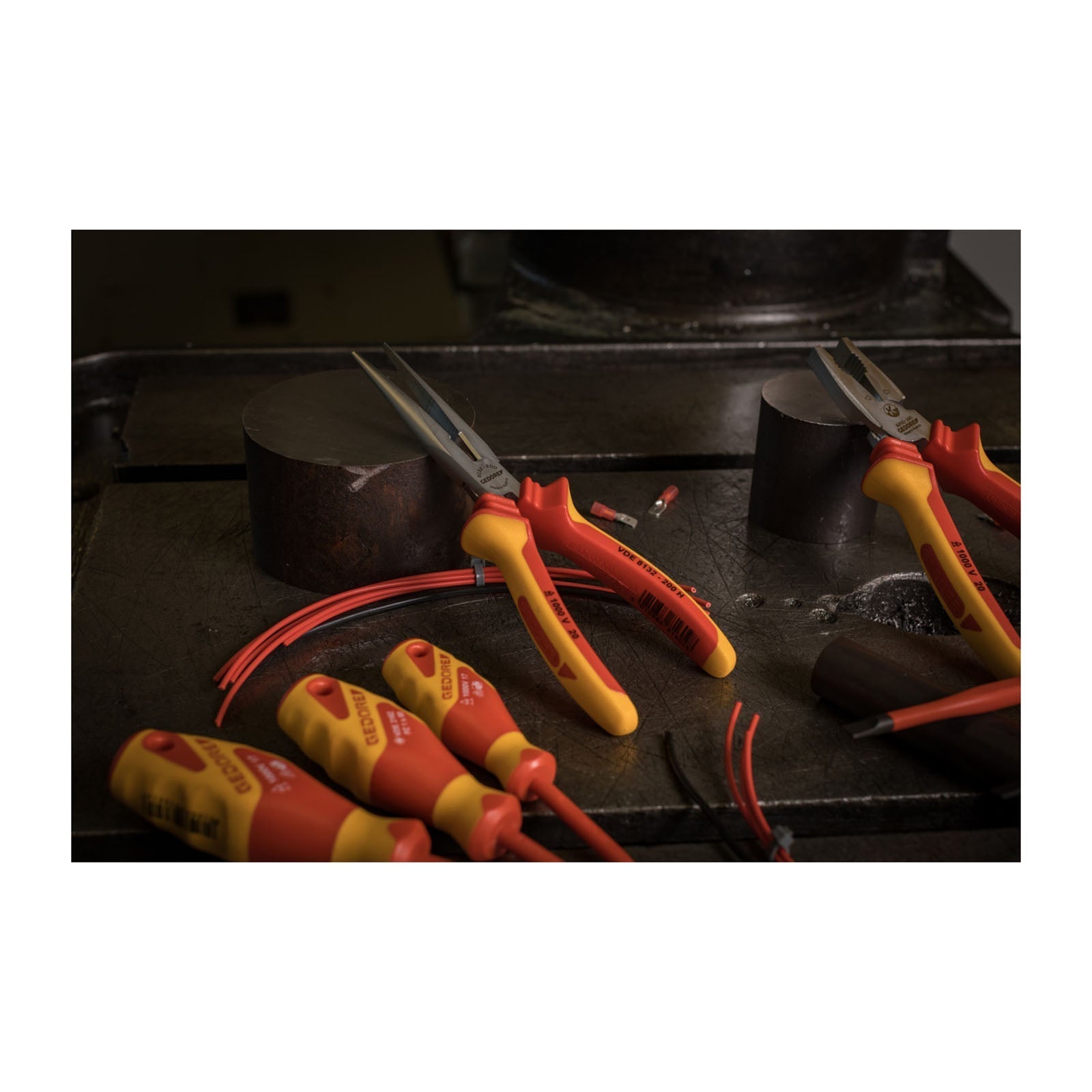 GEDORE VDE 8132 - 200 H - Alic.VDE boca semiredonda 200H - Ferrotecnia