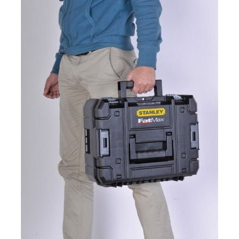 STANLEY FATMAX Maleta multiuso PRO-STACK II, Resistente, Cuerpo de Polipropileno, Cierres Metálicos Anticorrosión, Bandeja de Espuma Modular, Apilable, Volumen 13.5L, FMST1-71966 - Ferrotecnia
