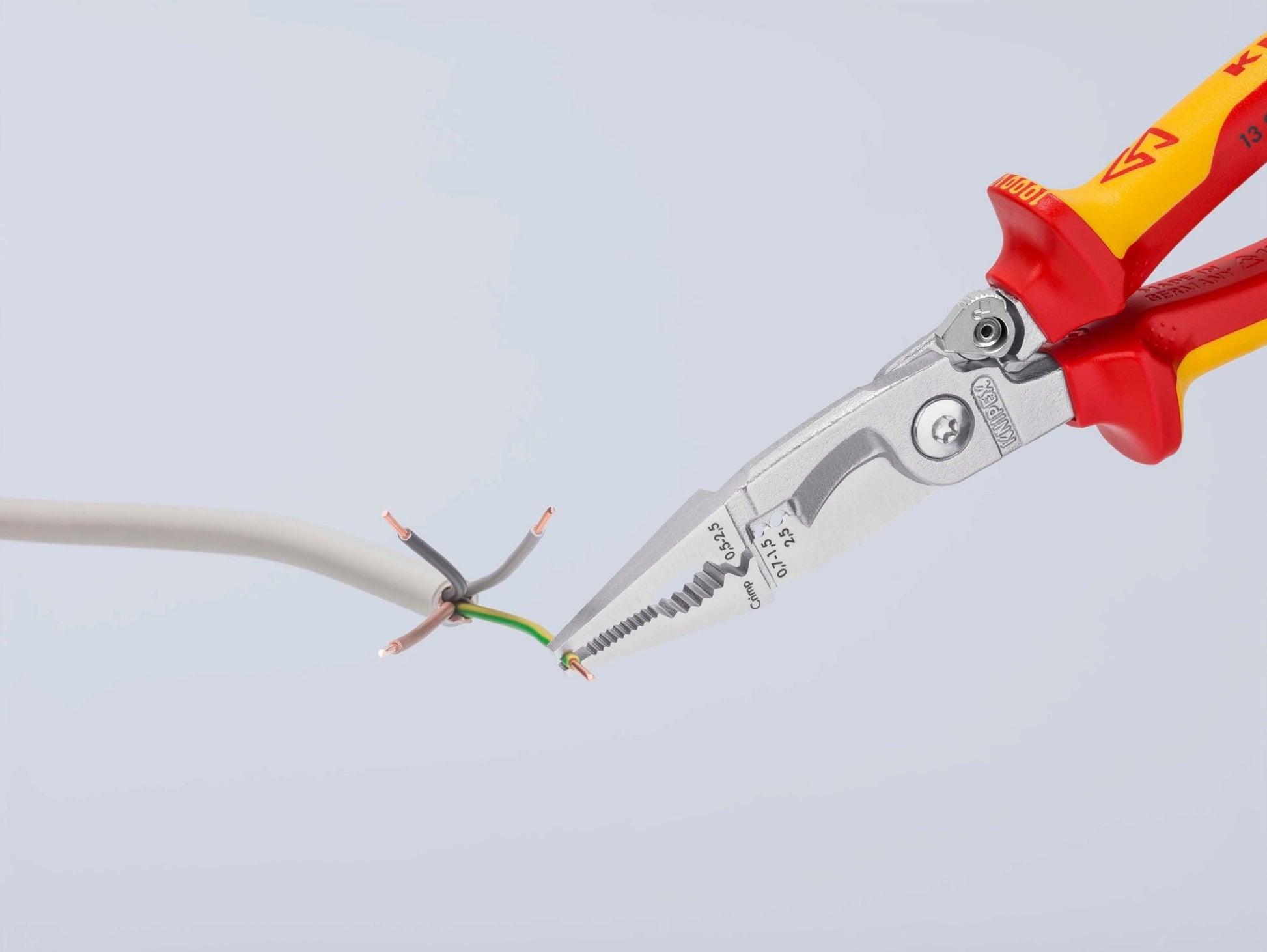 Knipex 13 96 200 - Alicate para instaladores aislado VDE Knipex 200 mm. con mangos bicomponentes y muelle de apertura automática - Ferrotecnia