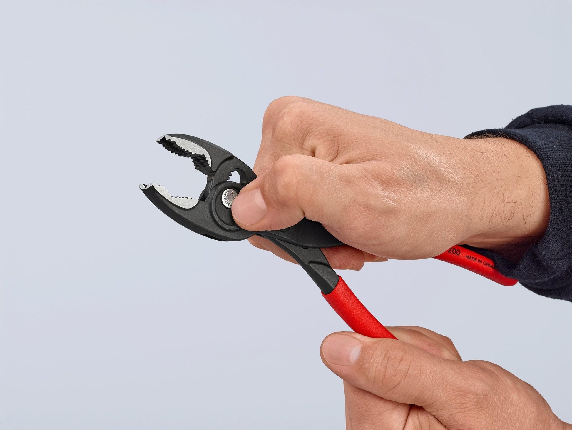 Knipex 82 01 200 - Alicate agarre frontal ajustable Knipex TwinGrip 200 mm. con mangos PVC - Ferrotecnia